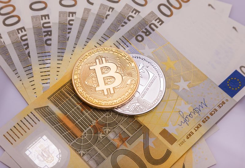 Bitcoins above euro bills